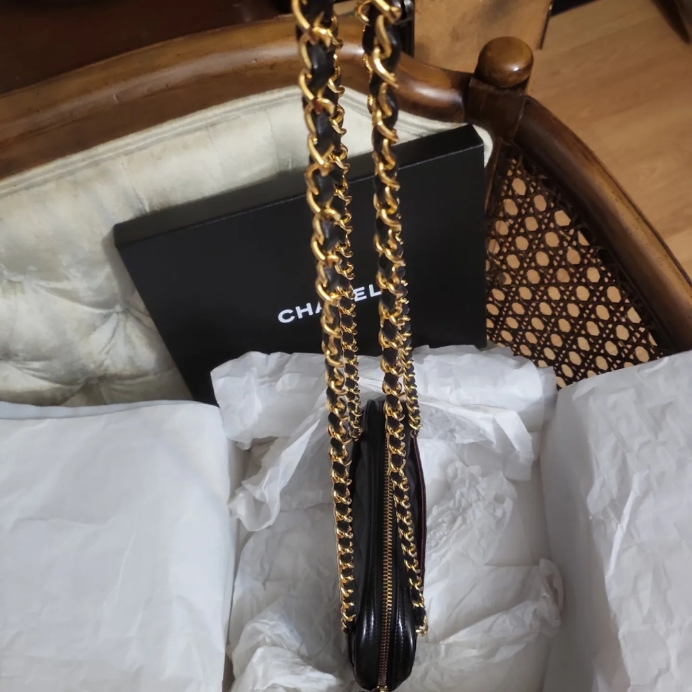 (SOLD)Authentic vintage Chanel camera bag - Picture 4 of 16